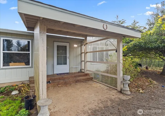 Photo 4 of Manufactured home for sale at 424 Maranatha Rd, Kelso, WA 98626 | MLS# NWM2594647 | Listing updated on 2026-10-29