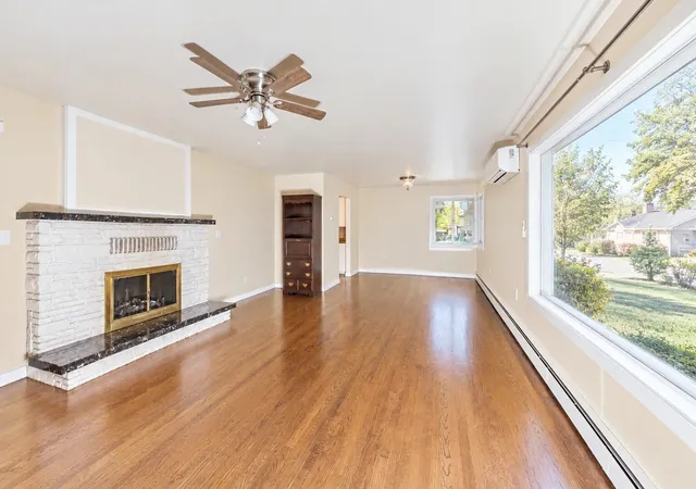 Photo 3 of Single family home for sale at 927 Van Jan St, Snohomish, WA 98290 | MLS# NWM2594658 | Listing updated on 2026-10-20