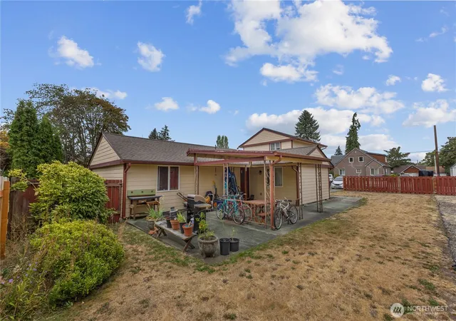 Photo 4 of Single family home for sale at 11905 Park Ave S, Tacoma, WA 98444 | MLS# NWM2594664 | Listing updated on 2026-10-15