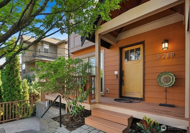 Townhouse for sale at 3128 Franklin Ave E #B, Seattle, WA 98102 | MLS# NWM2594672