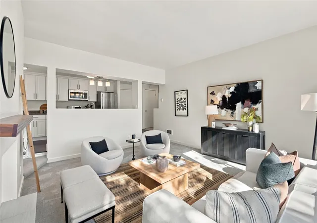 Photo 4 of Sale Pending at 2500 W Manor Pl #318, Seattle, WA 98199 | MLS# NWM2594697 | Listing updated on 2026-10-21