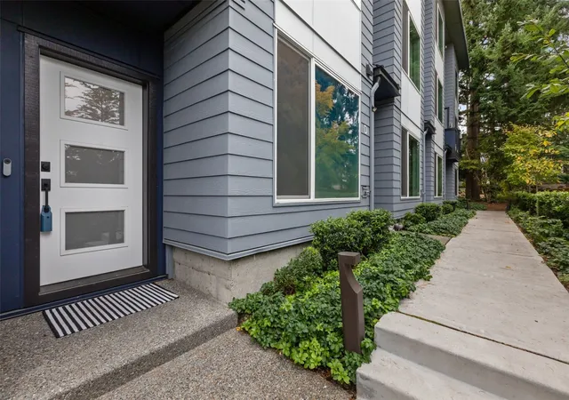 Photo 3 of Townhouse for sale at 2150 N 147th Street #E, Shoreline, WA 98133 | MLS# NWM2594708 | Listing updated on 2026-10-19