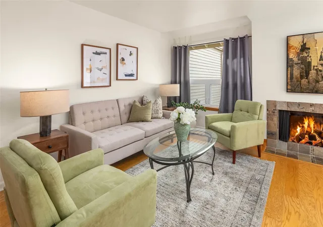 Photo 3 of Townhouse for sale at 202 W Olympic Pl #302, Seattle, WA 98119 | MLS# NWM2594709 | Listing updated on 2026-10-23
