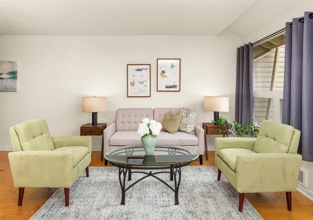 Photo 3 of Townhouse for sale at 202 W Olympic Pl #302, Seattle, WA 98119 | MLS# NWM2594709 | Listing updated on 2026-10-23