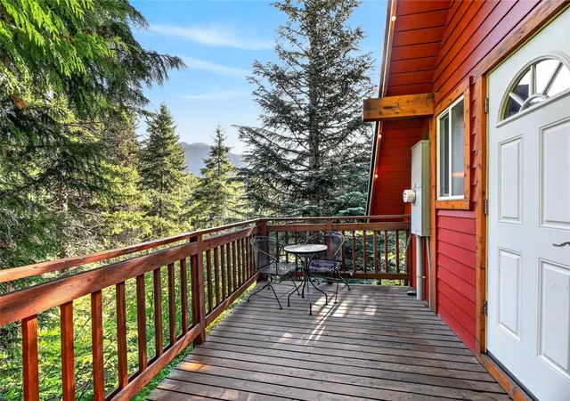 Photo 3 of Single family home for sale at 210 Chamonix Pl, Snoqualmie Pass, WA 98068 | MLS# NWM2594722 | Listing updated on 2026-10-29