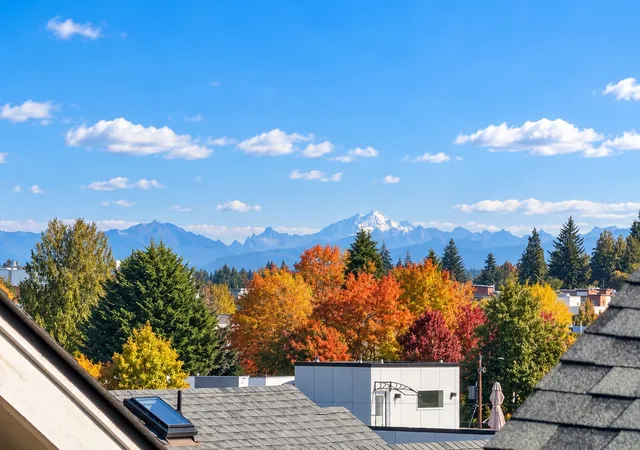Townhouse for sale at 9216 Stone Ave N #B, Seattle, WA 98103 | MLS# NWM2594734