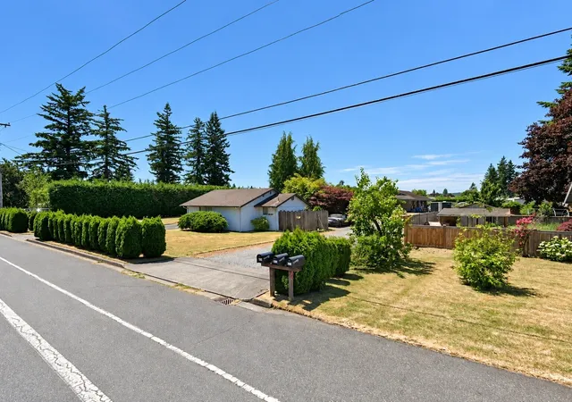 Photo 2 of Single family home for sale at 6928 51st Avenue NE, Marysville, WA 98270 | MLS# NWM2594761 | Listing updated on 2026-10-28