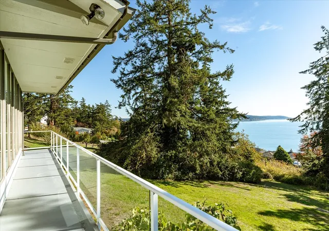 Photo 2 of Single family home for sale at 1200 Crescent Dr, Oak Harbor, WA 98277 | MLS# NWM2594767 | Listing updated on 2026-10-16