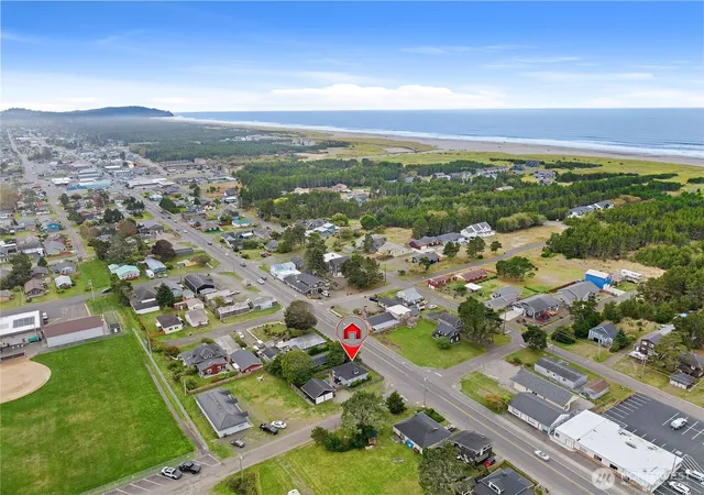 Photo 3 of Single family home for sale at 810 Pacific Ave N, Long Beach, WA 98631 | MLS# NWM2594772 | Listing updated on 2026-10-15