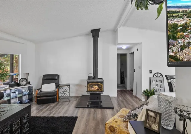 Photo 4 of Manufactured home for sale at 16516 W Lake Goodwin Rd, Stanwood, WA 98292 | MLS# NWM2594785 | Listing updated on 2026-10-23