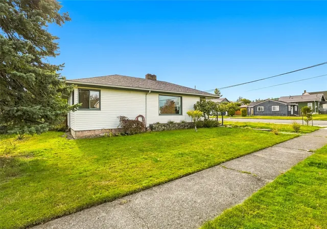 Photo 3 of Sale Pending at 1019 19th Street, Anacortes, WA 98221 | MLS# NWM2594796 | Listing updated on 2026-10-22