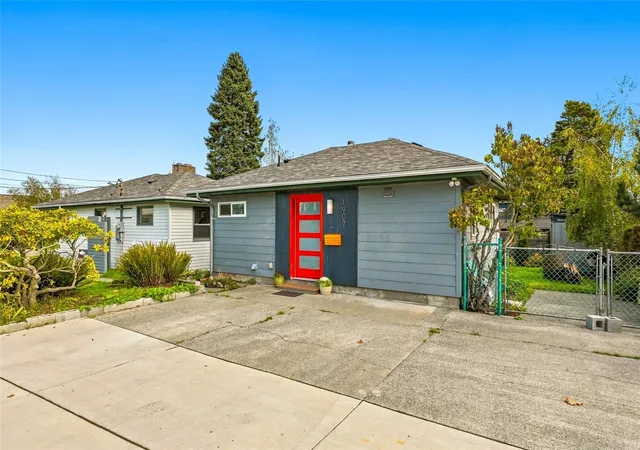 Photo 3 of Sale Pending at 1019 19th Street, Anacortes, WA 98221 | MLS# NWM2594796 | Listing updated on 2026-10-22