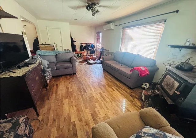 Photo 3 of Single family home for sale at 709 Ernst St, Walla Walla, WA 99362 | MLS# NWM2594840 | Listing updated on 2026-10-19