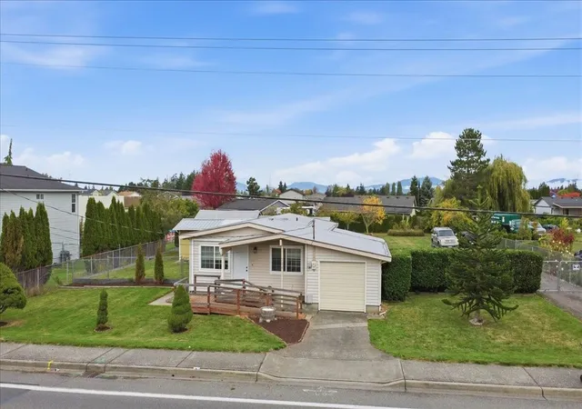 Photo 3 of Single family home for sale at 2379 E Section St, Mount Vernon, WA 98274 | MLS# NWM2594849 | Listing updated on 2026-10-17