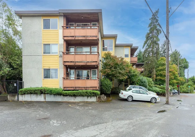 Condo for sale at 13433 Roosevelt Way N #102, Seattle, WA 98133 | MLS# NWM2594856