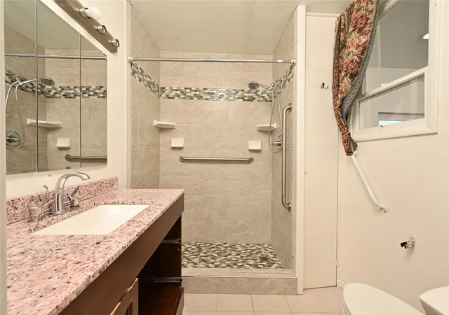Photo 4 of Single family home for sale at 4434 28th Place W, Seattle, WA 98199 | MLS# NWM2594863 | Listing updated on 2026-10-20