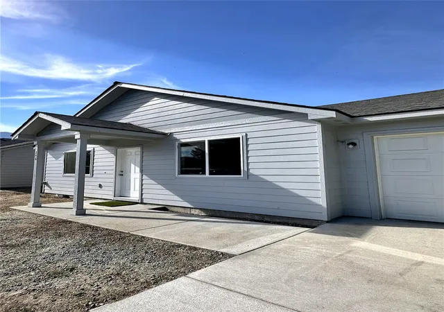 Photo 2 of Single family home for sale at 246 Beach St, Pateros, WA 98846 | MLS# NWM2594877 | Listing updated on 2026-10-16