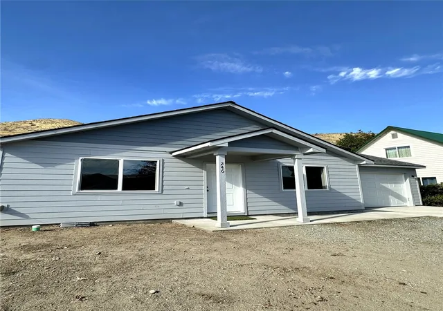 Photo 3 of Single family home for sale at 246 Beach St, Pateros, WA 98846 | MLS# NWM2594877 | Listing updated on 2026-10-16