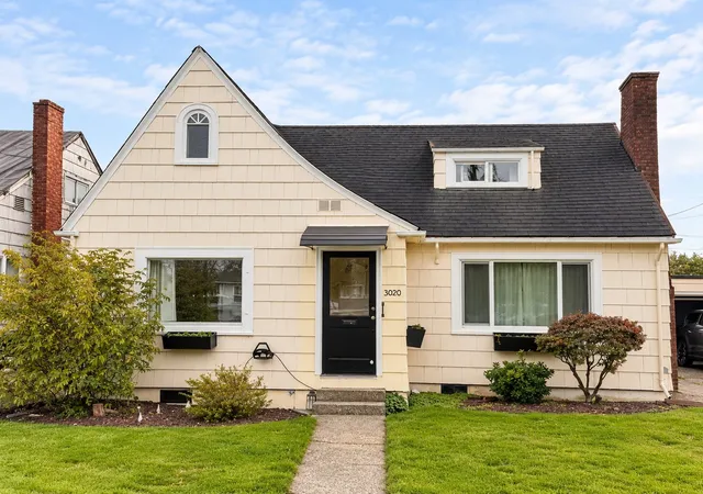 Photo 1 of Single family home for sale at 3020 Aberdeen Ave, Hoquiam, WA 98550 | MLS# NWM2594891 | Listing updated on 2026-10-22