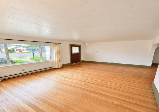 Photo 2 of Single family home for sale at 3020 Aberdeen Ave, Hoquiam, WA 98550 | MLS# NWM2594891 | Listing updated on 2026-10-22