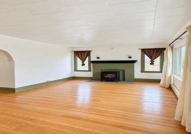 Photo 3 of Single family home for sale at 3020 Aberdeen Ave, Hoquiam, WA 98550 | MLS# NWM2594891 | Listing updated on 2026-10-22