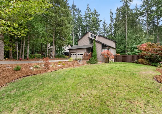 Photo 2 of Single family home for sale at 30 SE Shadowood Dr, Shelton, WA 98584 | MLS# NWM2594896 | Listing updated on 2026-10-18