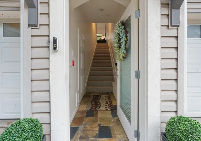 Photo 2 of Townhouse for sale at 11570 Stone Ave N #103A, Seattle, WA 98133 | MLS# NWM2594898 | Listing updated on 2026-10-19