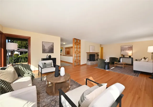 Photo 4 of Sale Pending at 1956 Clise Pl W, Seattle, WA 98199 | MLS# NWM2594910 | Listing updated on 2026-10-28
