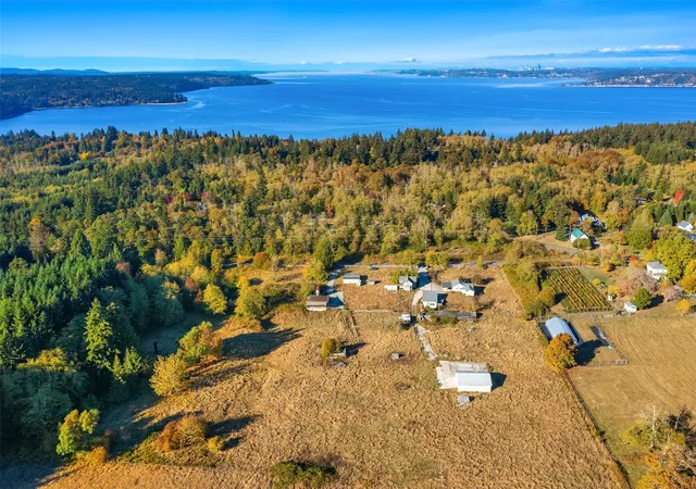 Photo 3 of Single family home for sale at 6113 Sw 240th Street, Vashon, WA 98070 | MLS# NWM2594911 | Listing updated on 2026-10-27