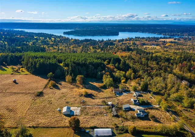 Photo 4 of Single family home for sale at 6113 SW 240th Street, Vashon, WA 98070 | MLS# NWM2594911 | Listing updated on 2026-10-27