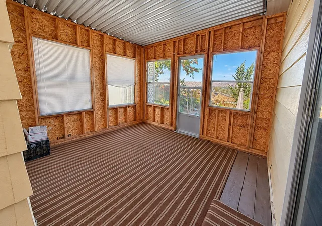 Photo 3 of Manufactured home for sale at 1 Leisure Hl Dr, Union Gap, WA 98903 | MLS# NWM2594930 | Listing updated on 2026-10-19