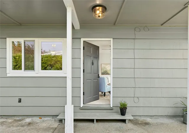 Photo 3 of Single family home for sale at 670 Dayton Ave Ne, Renton, WA 98056 | MLS# NWM2594932 | Listing updated on 2026-10-23