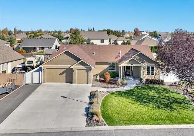 Photo 1 of Single family home for sale at 419 Dandero St Se, Moses Lake, WA 98837 | MLS# NWM2594957 | Listing updated on 2026-10-27