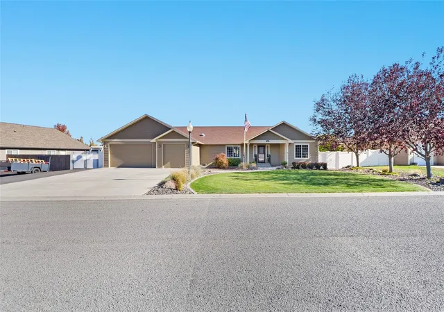 Photo 3 of Single family home for sale at 419 Dandero St Se, Moses Lake, WA 98837 | MLS# NWM2594957 | Listing updated on 2026-10-27