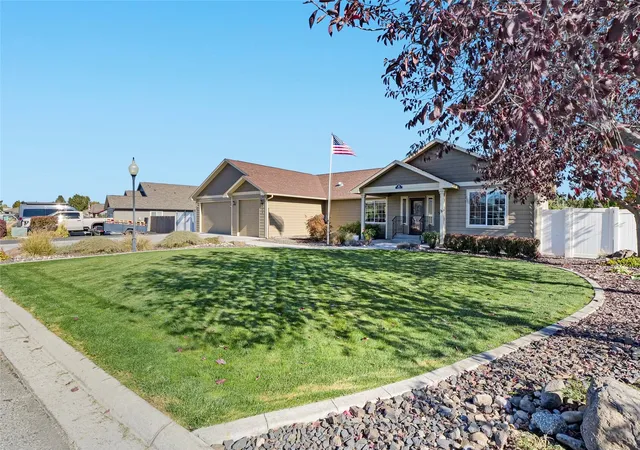 Photo 4 of Single family home for sale at 419 Dandero St SE, Moses Lake, WA 98837 | MLS# NWM2594957 | Listing updated on 2026-10-27