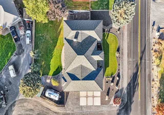 Photo 3 of Single family home for sale at 1713 Ne Fairway Dr, Moses Lake, WA 98837 | MLS# NWM2594973 | Listing updated on 2026-10-26