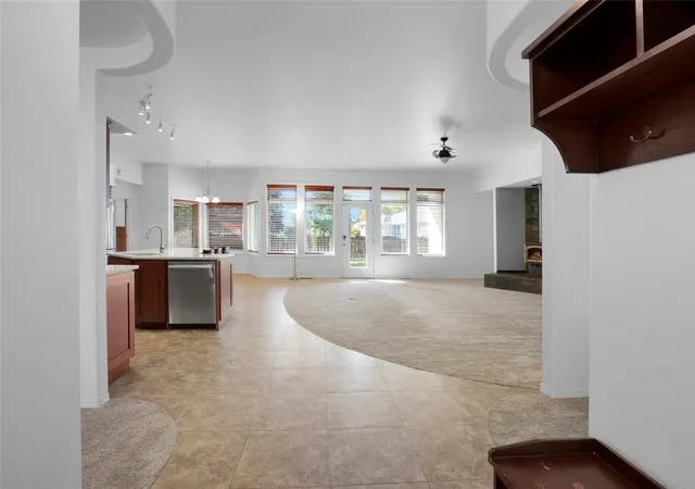 Photo 3 of Single family home for sale at 1713 NE Fairway Dr, Moses Lake, WA 98837 | MLS# NWM2594973 | Listing updated on 2026-10-26