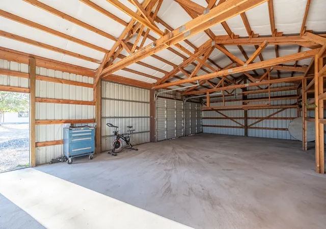 Photo 3 of Single family home for sale at 130 Schilling Dr, Moses Lake, WA 98837 | MLS# NWM2594975 | Listing updated on 2026-10-19