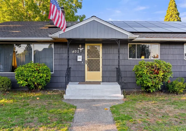 Photo 2 of Single family home for sale at 402 Pike St Ne, Auburn, WA 98002 | MLS# NWM2594989 | Listing updated on 2026-10-22
