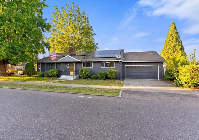 Photo 3 of Single family home for sale at 402 Pike St NE, Auburn, WA 98002 | MLS# NWM2594989 | Listing updated on 2026-10-22