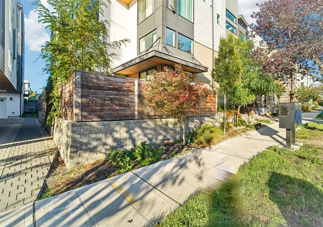 Photo 2 of Townhouse for sale at 916 NW 56th Street #G, Seattle, WA 98107 | MLS# NWM2594997 | Listing updated on 2026-10-24