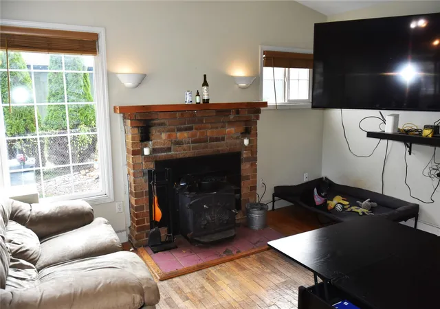 Photo 3 of Single family home for sale at 819 Turner Ave, Shelton, WA 98584 | MLS# NWM2595003 | Listing updated on 2026-10-20
