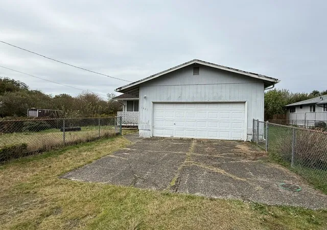 Photo 2 of Single family home for sale at 1621 Harding Rd, Aberdeen, WA 98520 | MLS# NWM2595006 | Listing updated on 2026-10-24
