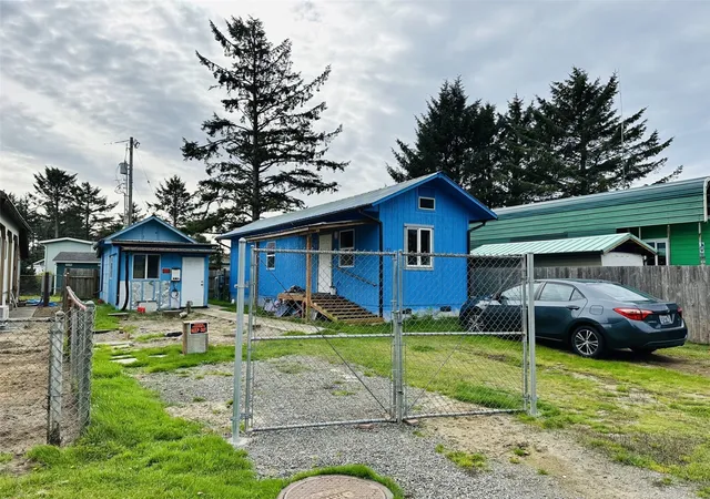 Manufactured home for sale at 127 Victoria Loop NE, Ocean Shores, WA 98569 | MLS# NWM2595014