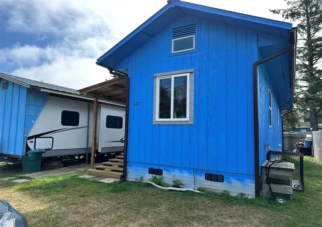 Photo 2 of Manufactured home for sale at 127 Victoria Loop NE, Ocean Shores, WA 98569 | MLS# NWM2595014 | Listing updated on 2026-10-23