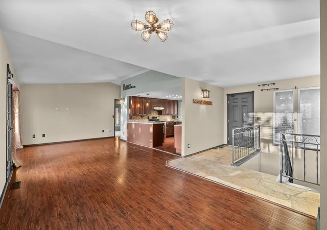 Photo 3 of Single family home for sale at 1531 Vista Dr, Puyallup, WA 98372 | MLS# NWM2595021 | Listing updated on 2026-10-24