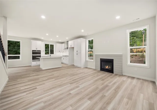 Photo 3 of Single family home for sale at 3911 Flt Top Dr, Bremerton, WA 98312 | MLS# NWM2595046 | Listing updated on 2026-10-26