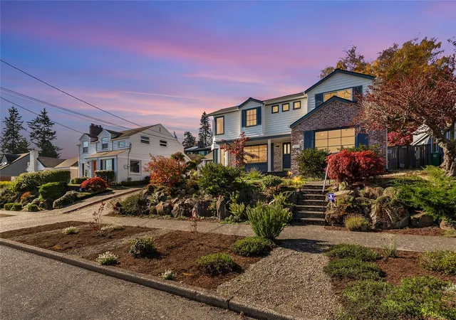 Photo 1 of Single family home for sale at 3027 38th Avenue W, Seattle, WA 98199 | MLS# NWM2595066 | Listing updated on 2026-10-28