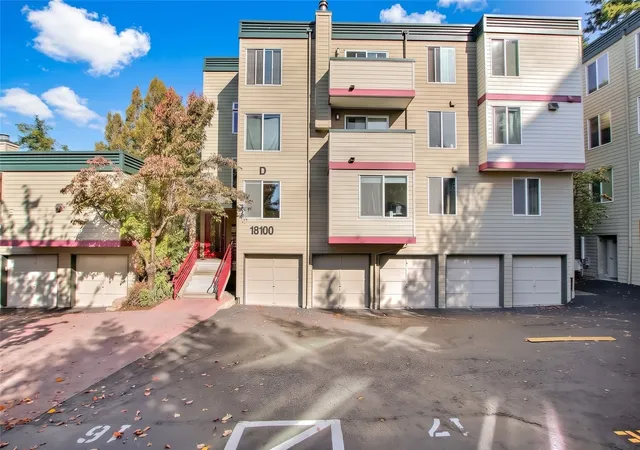 Condo for sale at 18100 15th Avenue NE #D120, Shoreline, WA 98155 | MLS# NWM2595067