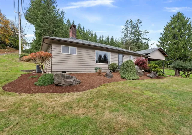 Photo 2 of Single family home for sale at 602 Harrison St N, Raymond, WA 98577 | MLS# NWM2595082 | Listing updated on 2026-10-17